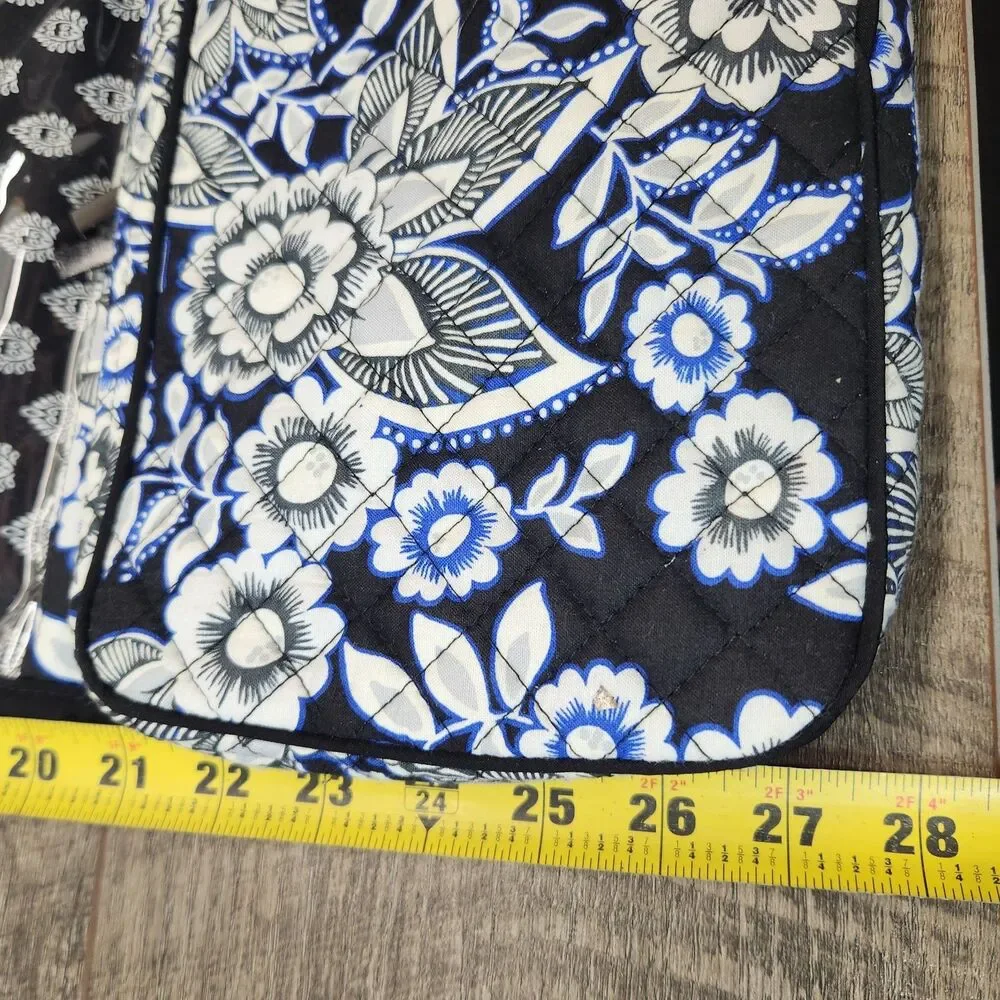 VERA BRADLEY Iconic Hanging Travel Organizer Cosmetics Snow Lotus NWT Discontinu